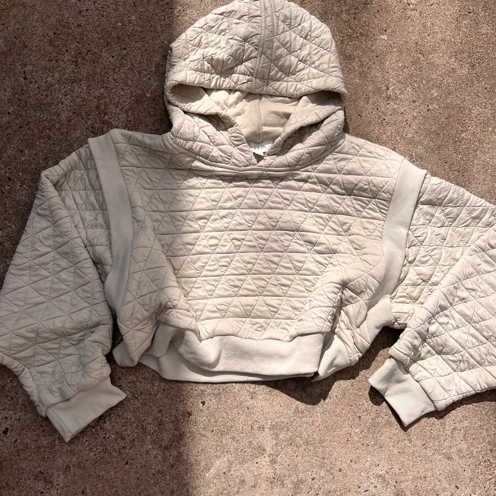 Mable KAROLINA
QUILTED HOODIE TOP Quilted Cream Hoodie